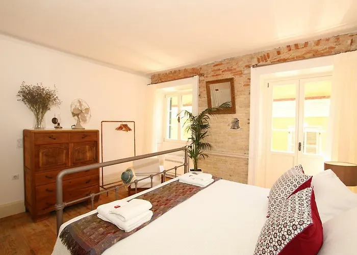 1861 Liston Boutique Flat